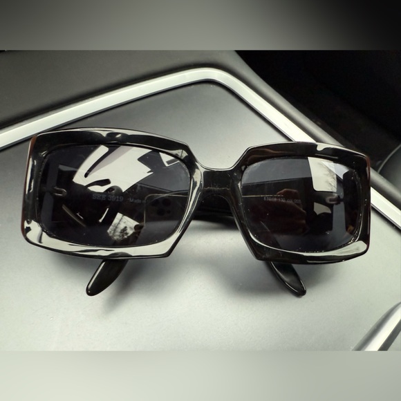 See Accessories - Made in Italy- Black Oversized Square Women’s Sunglasses